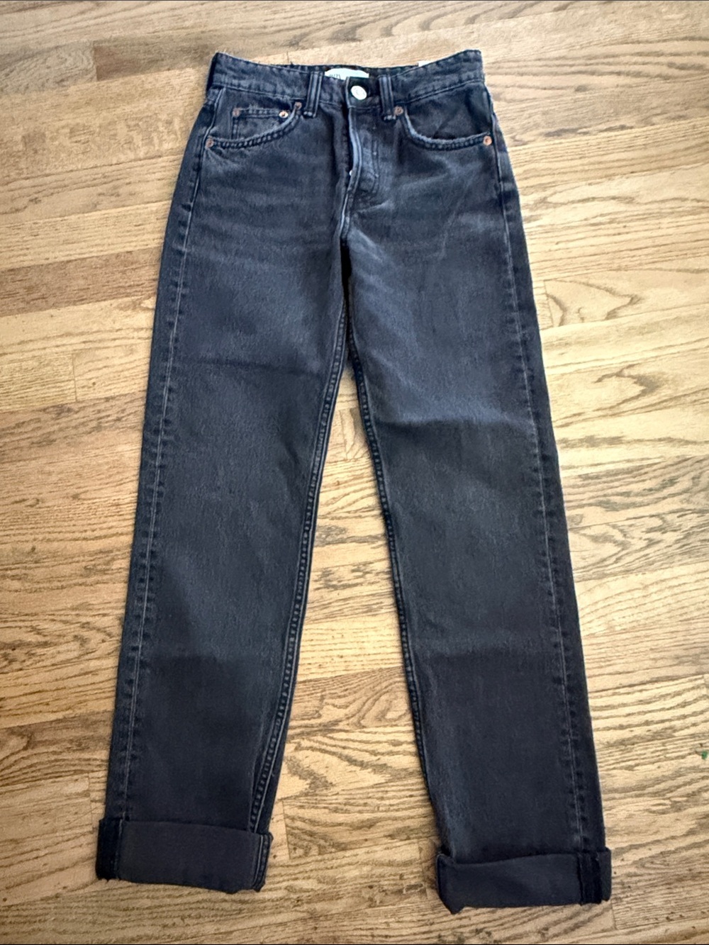 NEW WITH TAGS Zara Mid-Rise Jeans in Washed Black/Charcoal Sz 00